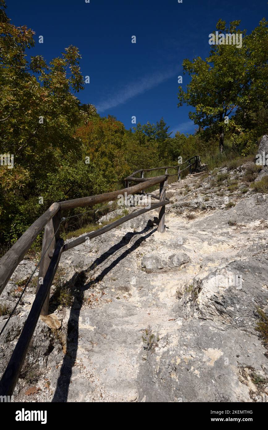 Italien, Latium, Castel di Tora, Bergweg Stockfoto