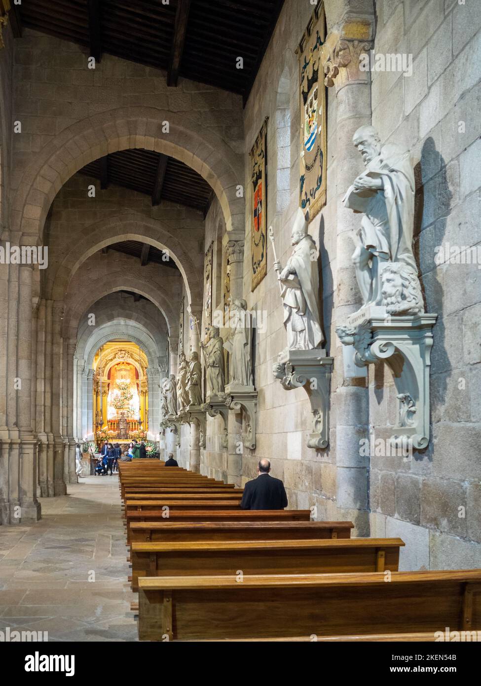 Apostelstatuen in der Kathedrale von Braga Stockfoto