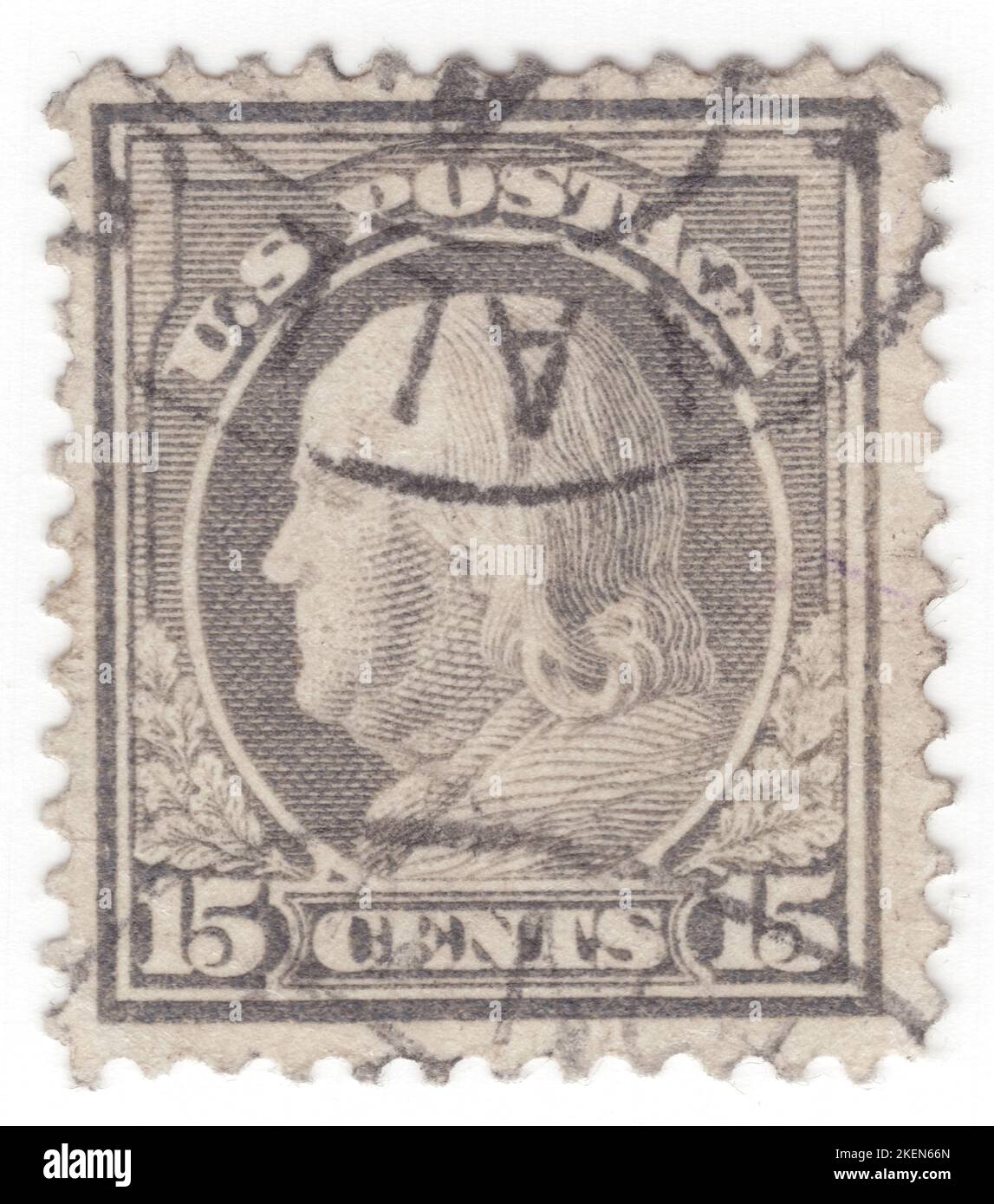 USA - 1912: Eine 15 Cent graue Briefmarke, die das Porträt von Benjamin Franklin zeigt. Amerikanischer Universalgelehrter, der als Schriftsteller, Wissenschaftler, Erfinder, Staatsmann, Diplomat, Drucker, Verleger und politischer Philosoph. Unter den führenden Intellektuellen seiner Zeit war Franklin einer der Gründungsväter der Vereinigten Staaten, ein Drahter und Unterzeichner der Unabhängigkeitserklärung der Vereinigten Staaten und der erste Vereinigte Staaten Postmaster General Stockfoto