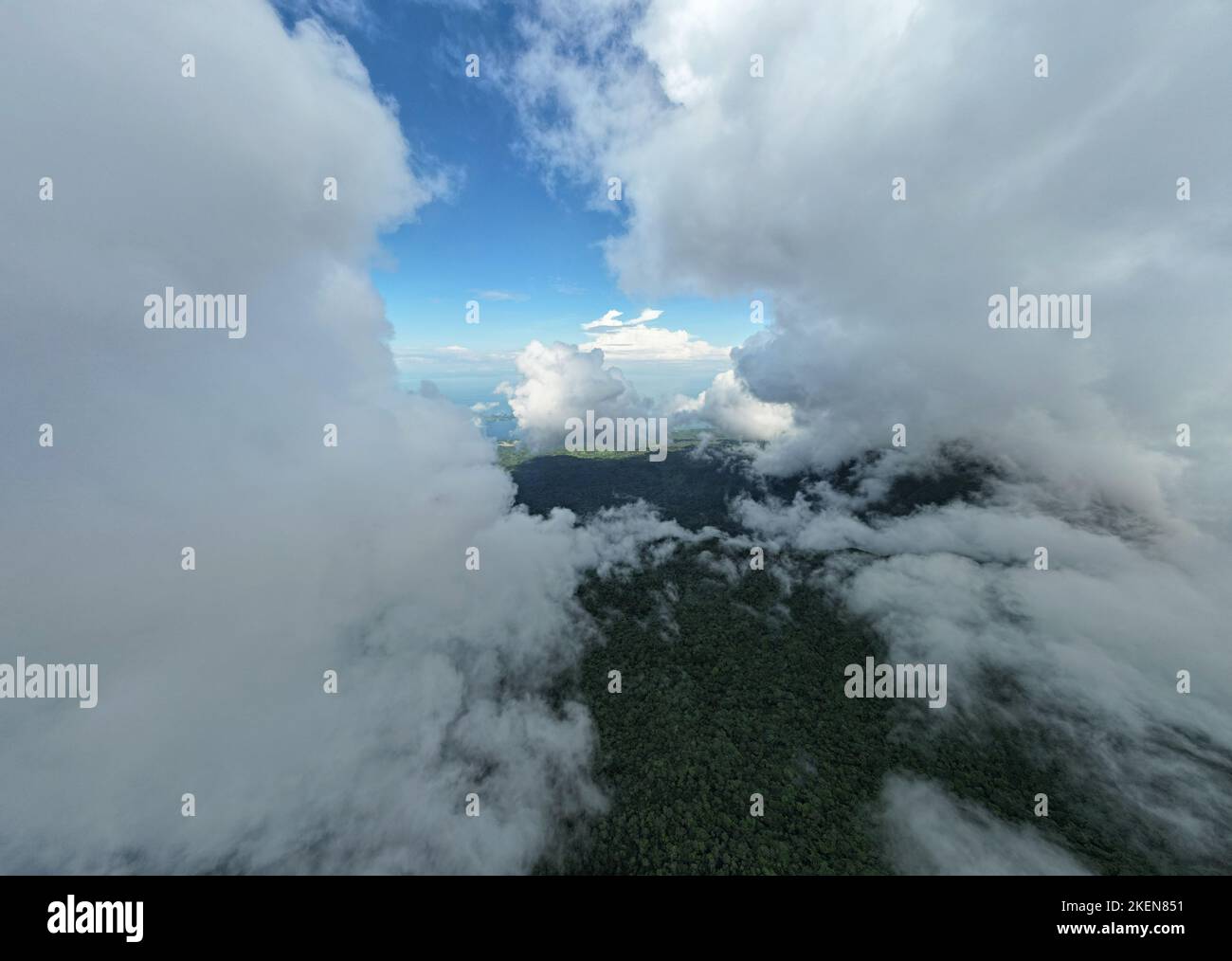 Wolkiges Wetter über Nicaragua Landschaft Luftdrohne Ansicht Stockfoto