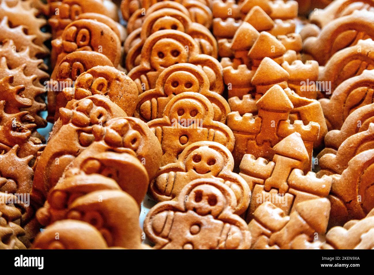 Eine Auswahl an Lebkuchenkeksen (Perníkový panáček, Prag, Tschechische Republik) Stockfoto