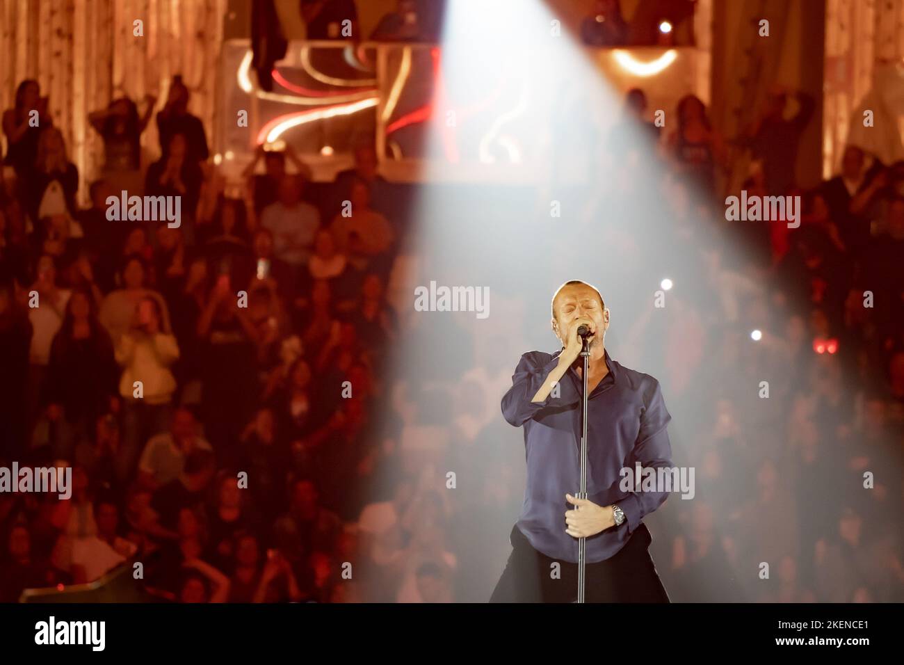 Eboli, Italien. 11.. November 2022. Biagio Antonacci 'Palco Centrale' lebt am 11. November 2022 im Palasele in Kampanien, Italien. (Foto von Giovanni Esposito/Pacific Press/Sipa USA) Quelle: SIPA USA/Alamy Live News Stockfoto