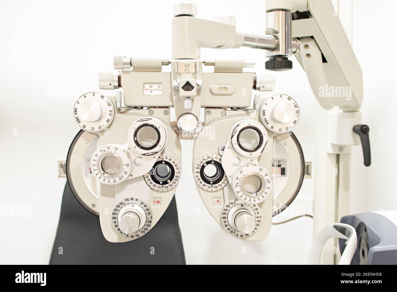 Apparatur zur Messung des Sehvermögens in einer Augenklinik Stockfoto