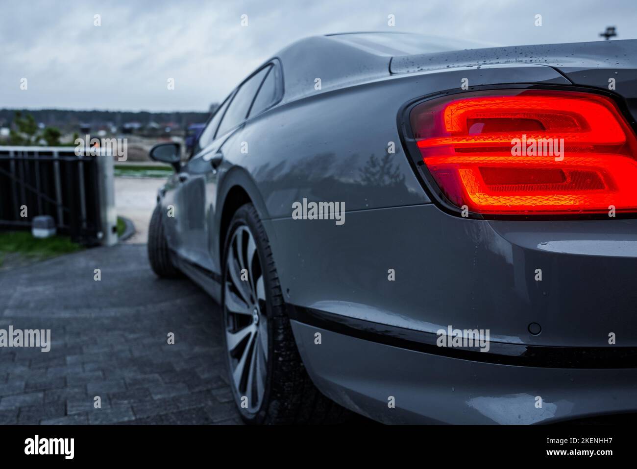 Dritte Generation Flying Spur Bentley Nahaufnahme der privaten Villa. Stockfoto