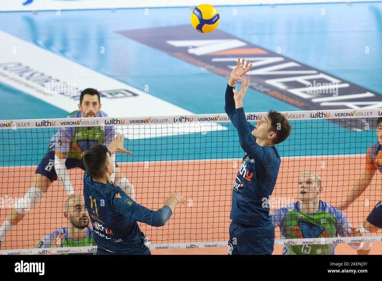 Verona, Italien. 13.. November 2022. SuperLega Männer Volley Italienische Meisterschaft 2022 - WithU Verona VS Vero Volley Monza, 13. November 2022, Pala AGSM-AIM, Verona, Italien Credit: Roberto Tommasini/Alamy Live News Stockfoto