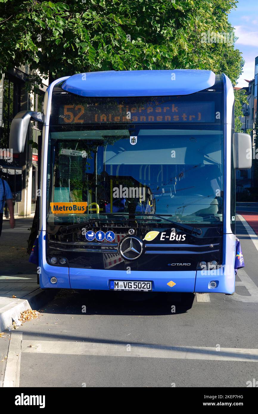 Elektrobus, E-Bus der MVG, Münchner Verkehrsgesellschaft, von vorne, München, Bayern, Deutschland Stockfoto