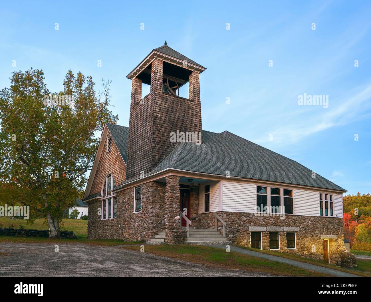 Antrim. New Hampshire. USA - 06. Oktober 2022 - am Kreuz nicht-konfessionelle Kirche Stockfoto