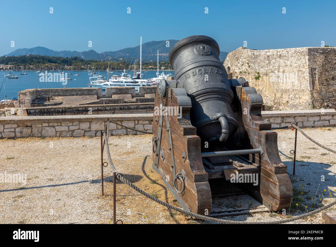 Alte Kanone auf der alten Festung von Kerkyra, Korfu Stockfoto