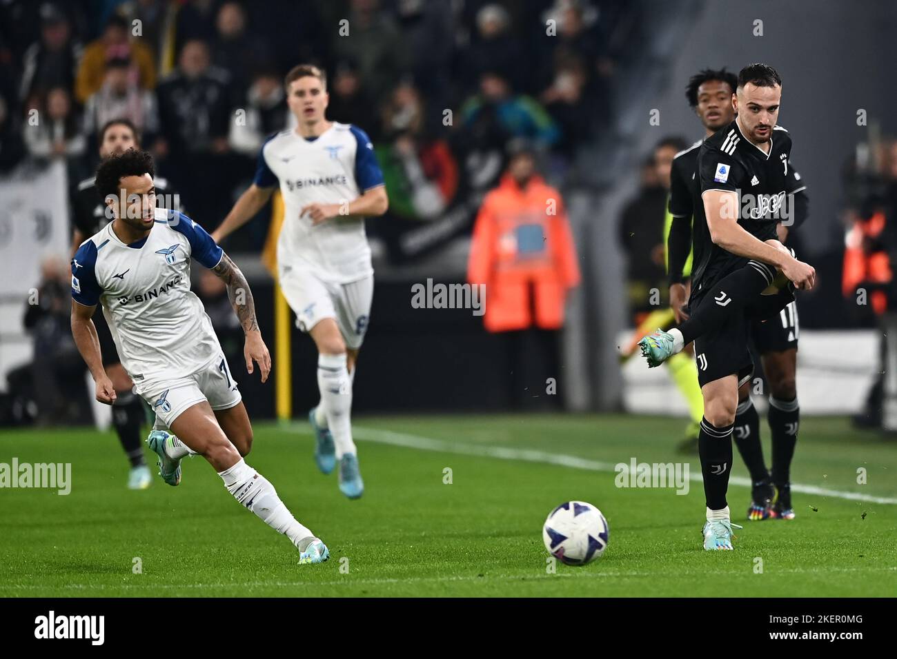 Turin, Italien. 13.. November 2022. Federico Gatti (Juventus)Juan Anderson (Lazio) während der italienischen Serie Ein Spiel zwischen Juventus 3-0 Lazio im Allianz Stadium am 13. November 2022 in Turin, Italien. Kredit: Maurizio Borsari/AFLO/Alamy Live Nachrichten Gutschrift: Aflo Co. Ltd./Alamy Live Nachrichten Stockfoto