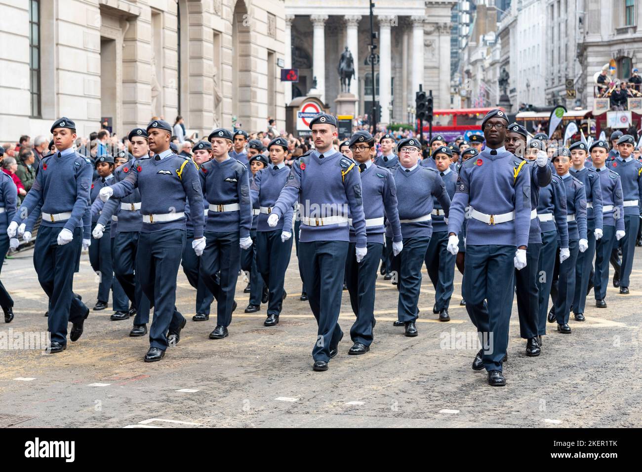 London & South East Region Royal Air Force Air Cadets bei der Lord Mayor's Show Parade in der City of London, Großbritannien Stockfoto