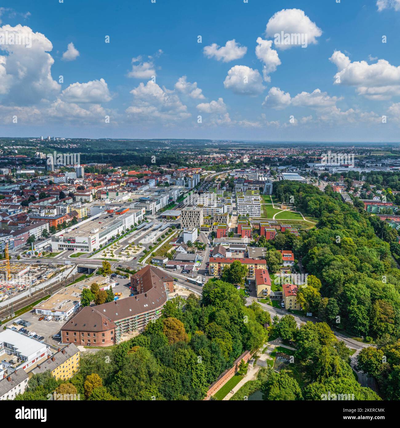 Die Stadt Neu Ulm in Schwaben rund um den Glacis Park von oben Stockfoto