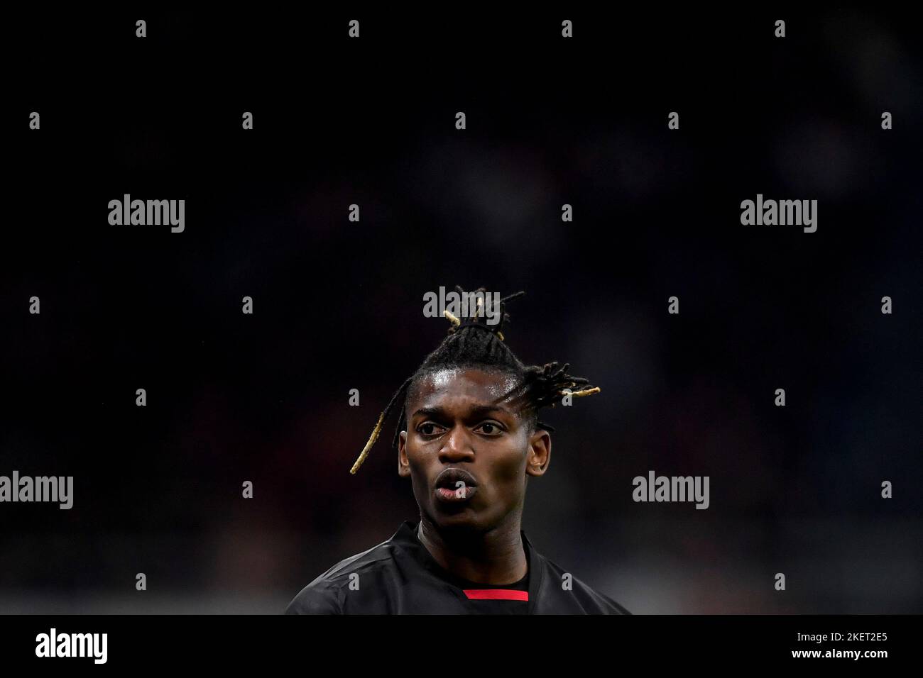 Rafael Leao vom AC Mailand reagiert während des Fußballspiels der Serie