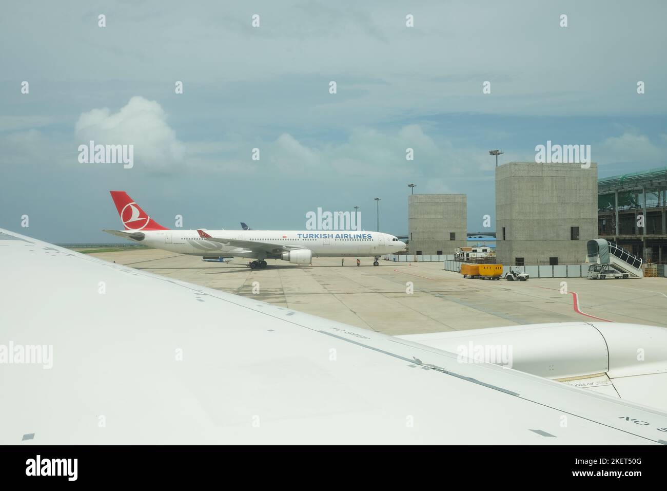 Der internationale Flughafen Velana, der wichtigste internationale Flughafen auf den Malediven, ist nach der Covid-Pandemie wieder voll. Stockfoto
