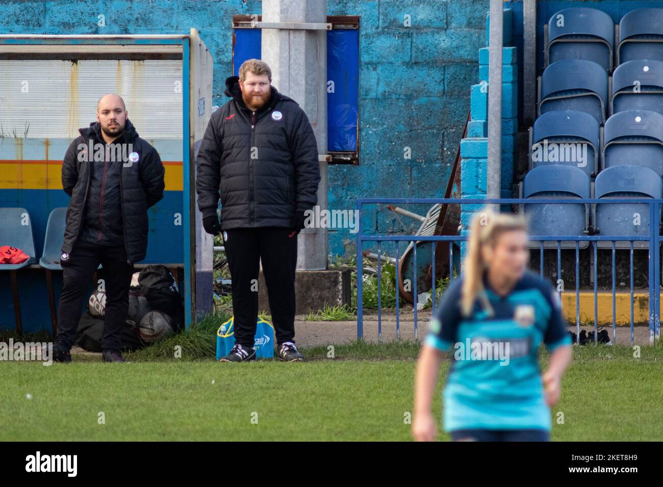 Swansea City Manager Chris Church auf der Touchline Port Talbot Town gegen Swansea City im Genero Adran Premier an der Victoria Road am 28.. November 2 Stockfoto