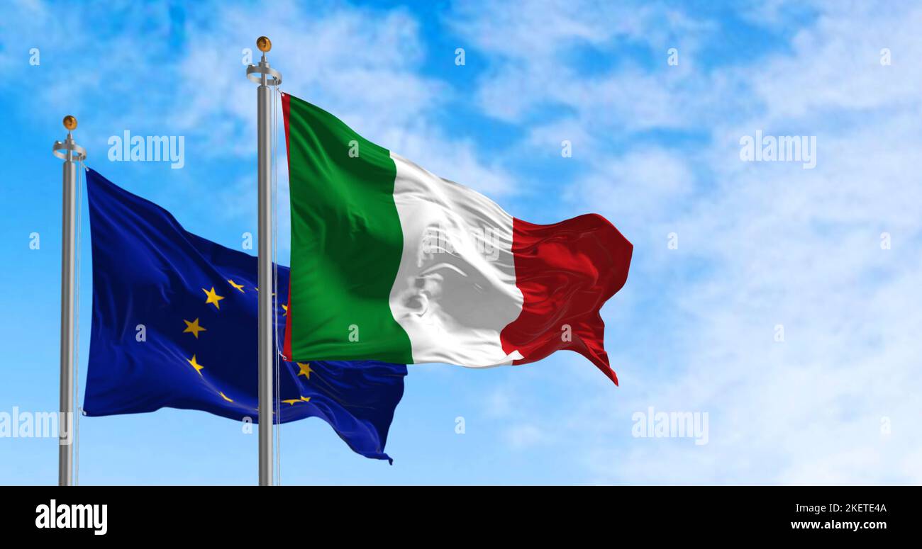 Die Flaggen Italiens und der Europäischen Union winken an einem sonnigen Tag im Wind. Demokratie und Politik. Europäisches Land. 3D Abbildung Stockfoto