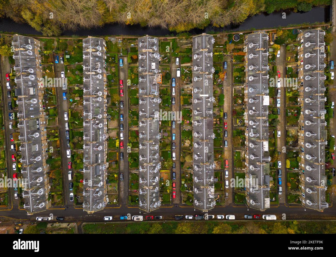 Luftaufnahme von Reihen von Reihenhäusern in Stockbridge, Edinburgh, Schottland, Großbritannien Stockfoto
