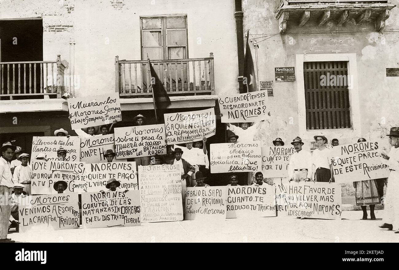 Der Protest mexikanischer Arbeiter gegen die verräterischen Aktivitäten des Führers des mexikanischen Regionalen Gewerkschaftsbundes Luis N. Morones. Mexiko, 1922. Stockfoto