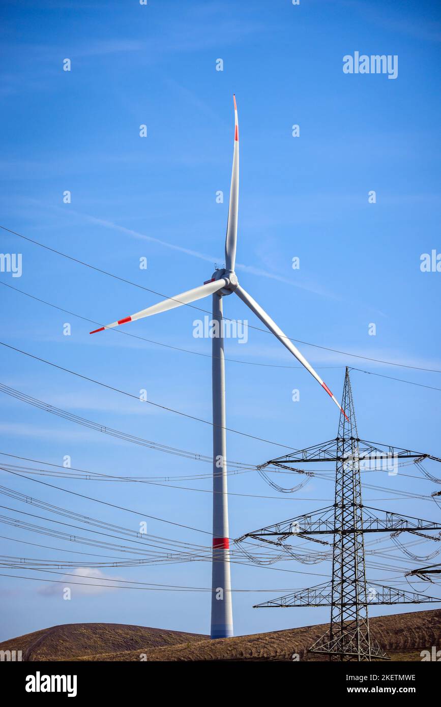 Gladbeck, Ruhrgebiet, Nordrhein-Westfalen, Deutschland - Windturbine auf der Mottbruchhalde, ein Abraumstapel in Gladbeck-Brauck. Die Nabenhöhe des Stockfoto