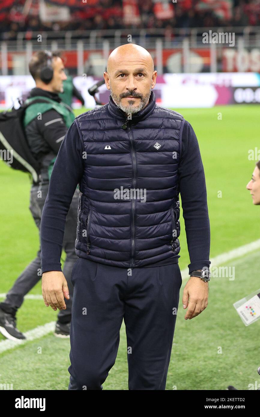 Italien, Mailand, 13 2022. november: Vincenzo Italiano (Fiorentina-Manager) tritt während des Fußballspiels AC MILAN vs FIORENTINA, Serie A Tim 2022-2023 day15 San Siro Stadion auf die Bank (Foto: Fabrizio Andrea Bertani/Pacific Press/Sipa USA) Stockfoto