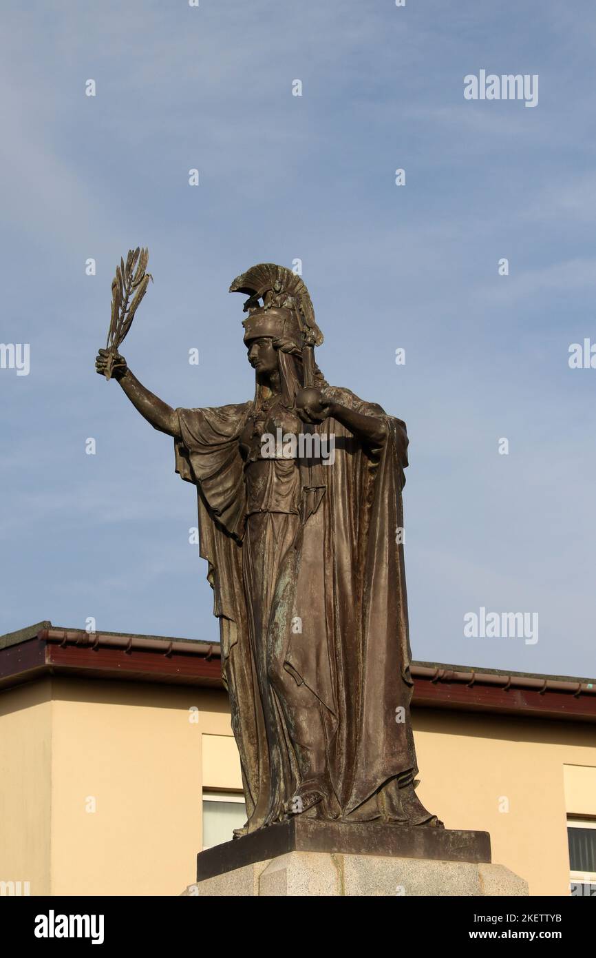 Das Troon war Memorial, Cenotaph Ayrshire, Schottland, Großbritannien, wurde vor dem klaren, blauen Himmel geschildet Stockfoto