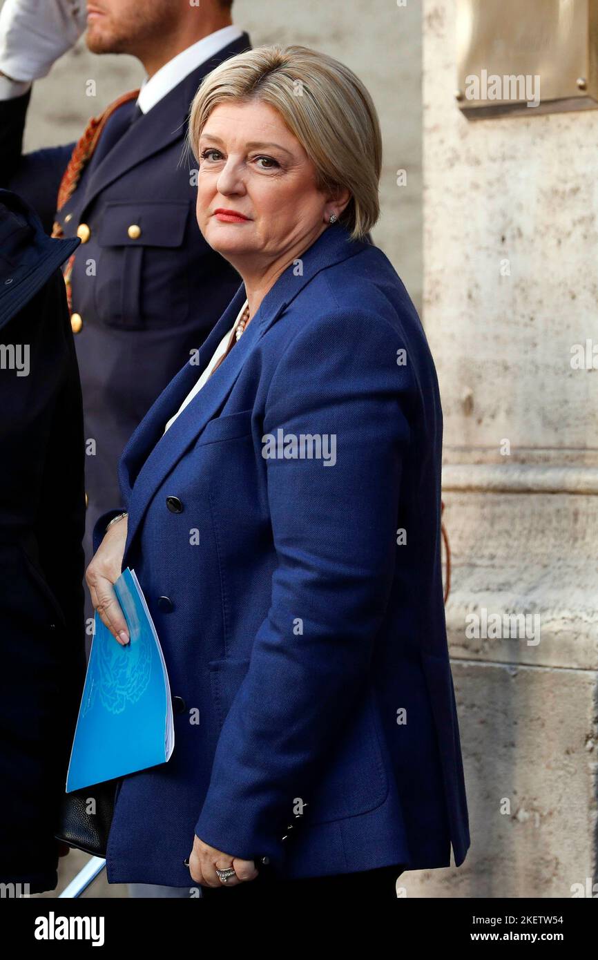 Italien, Rom, 11. November 2022 : Marina Elvira Calderone, Ministerin für Arbeit und Sozialpolitik, trifft nach dem Ministerrat Photo die Presse Stockfoto