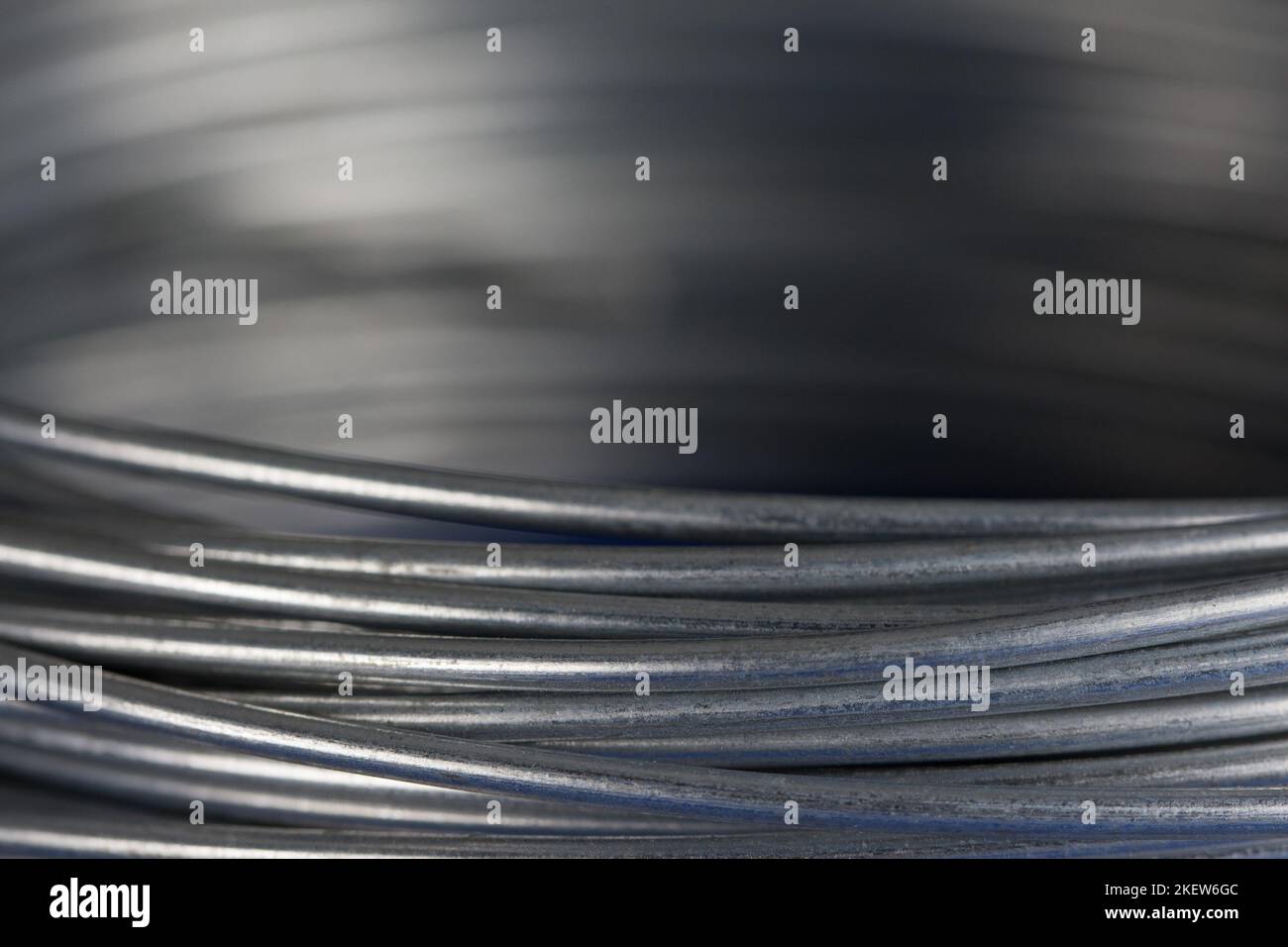 Silberne Streifen im Wirbel. Abstrakte Fotografie. Stockfoto