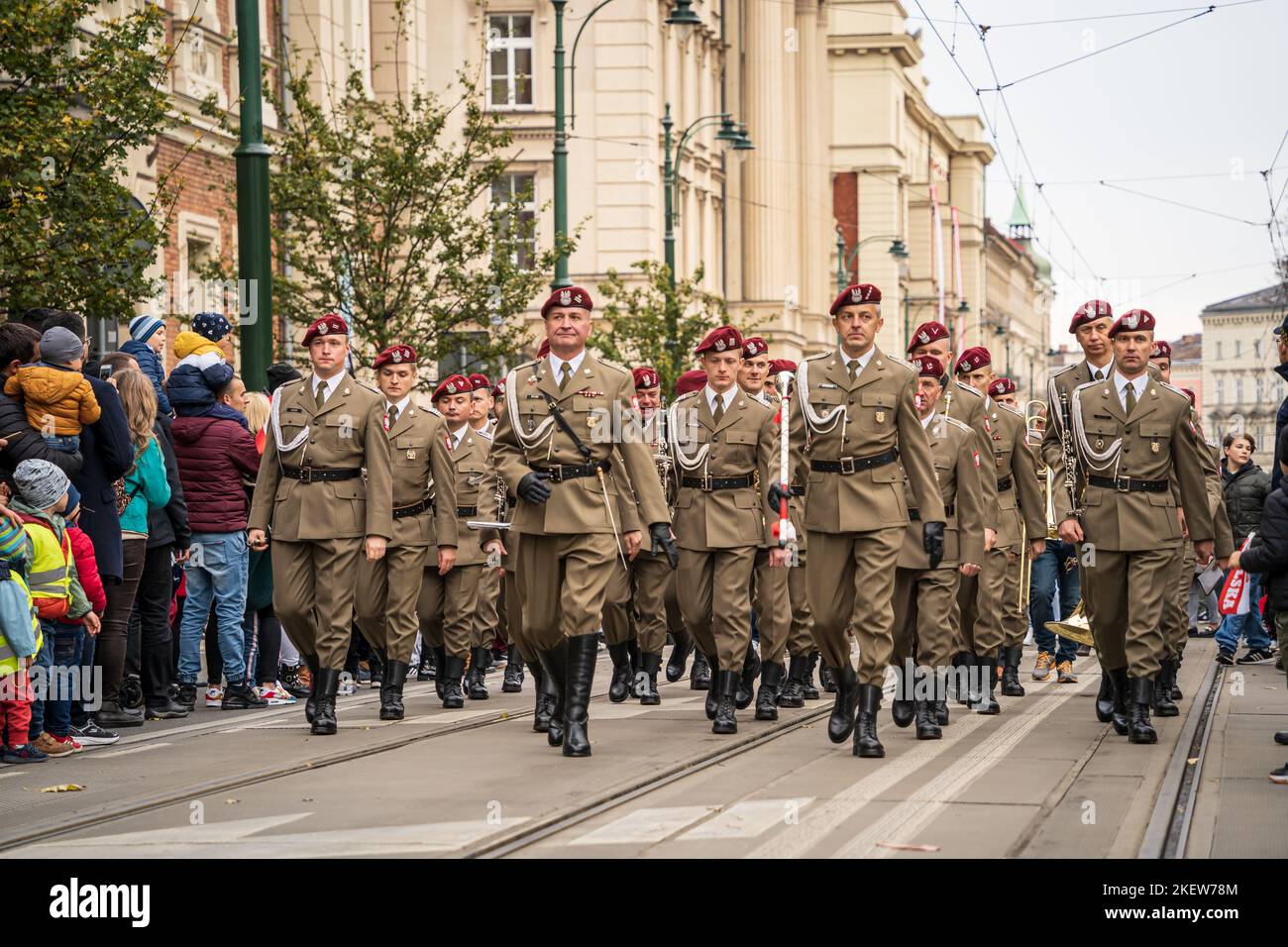 Militärparade am polnischen Unabhängigkeitstag. Krakau, Polen - 11. November 2022. Stockfoto