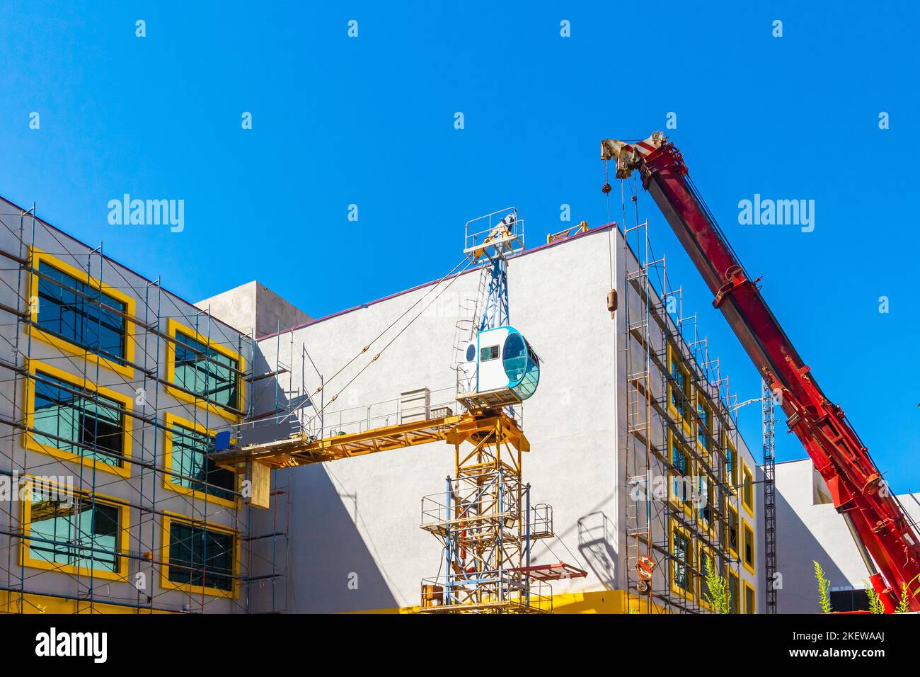 Bau eines Einkaufszentrums mit dem Einsatz moderner Technik Stockfoto