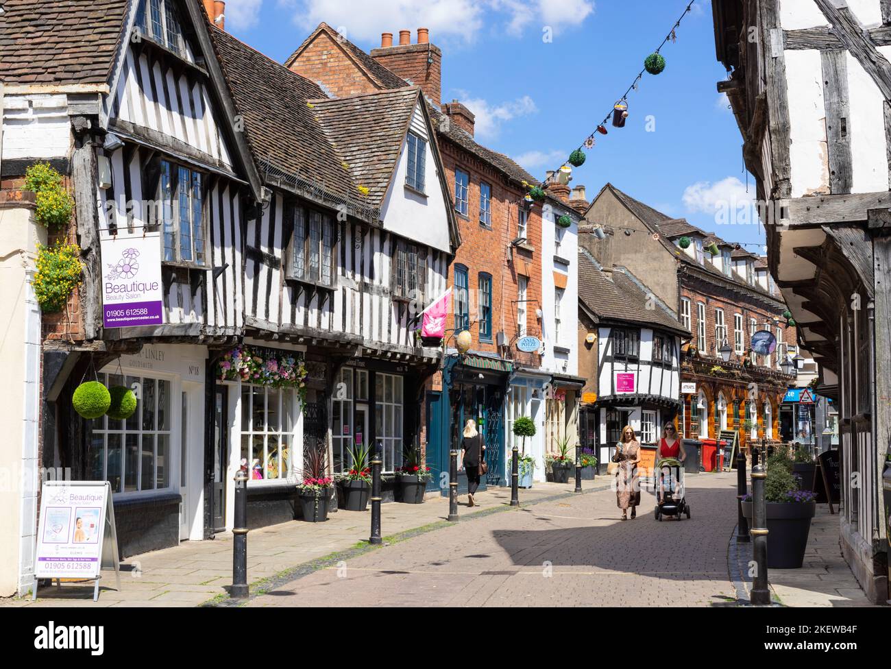 Worcester Friar Street Geschäfte und Geschäfte auf der alten Fachwerkstraße im Stadtzentrum von Worcester Worcestershire England GB Europa Stockfoto