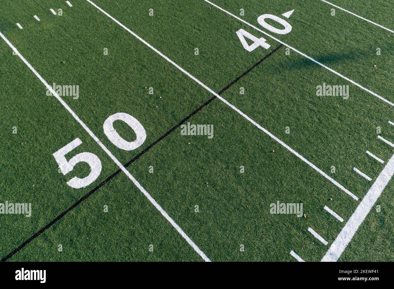Fußballplatz an der 50-Meter-Linie Stockfoto