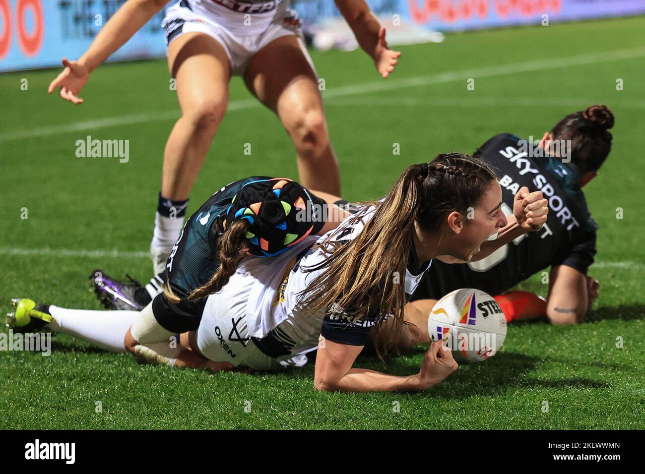 York, Großbritannien. 14.. November 2022. Fran Goldthorp #3 aus England feiert ihren Versuch während des Halbfinalspiels der Rugby League der Frauen England Women vs New Zealand Women im LNER Community Stadium, York, Großbritannien, 14.. November 2022 (Foto von Mark Cosgrove/News Images) in York, Großbritannien am 11/14/2022. (Foto von Mark Cosgrove/News Images/Sipa USA) Quelle: SIPA USA/Alamy Live News Stockfoto