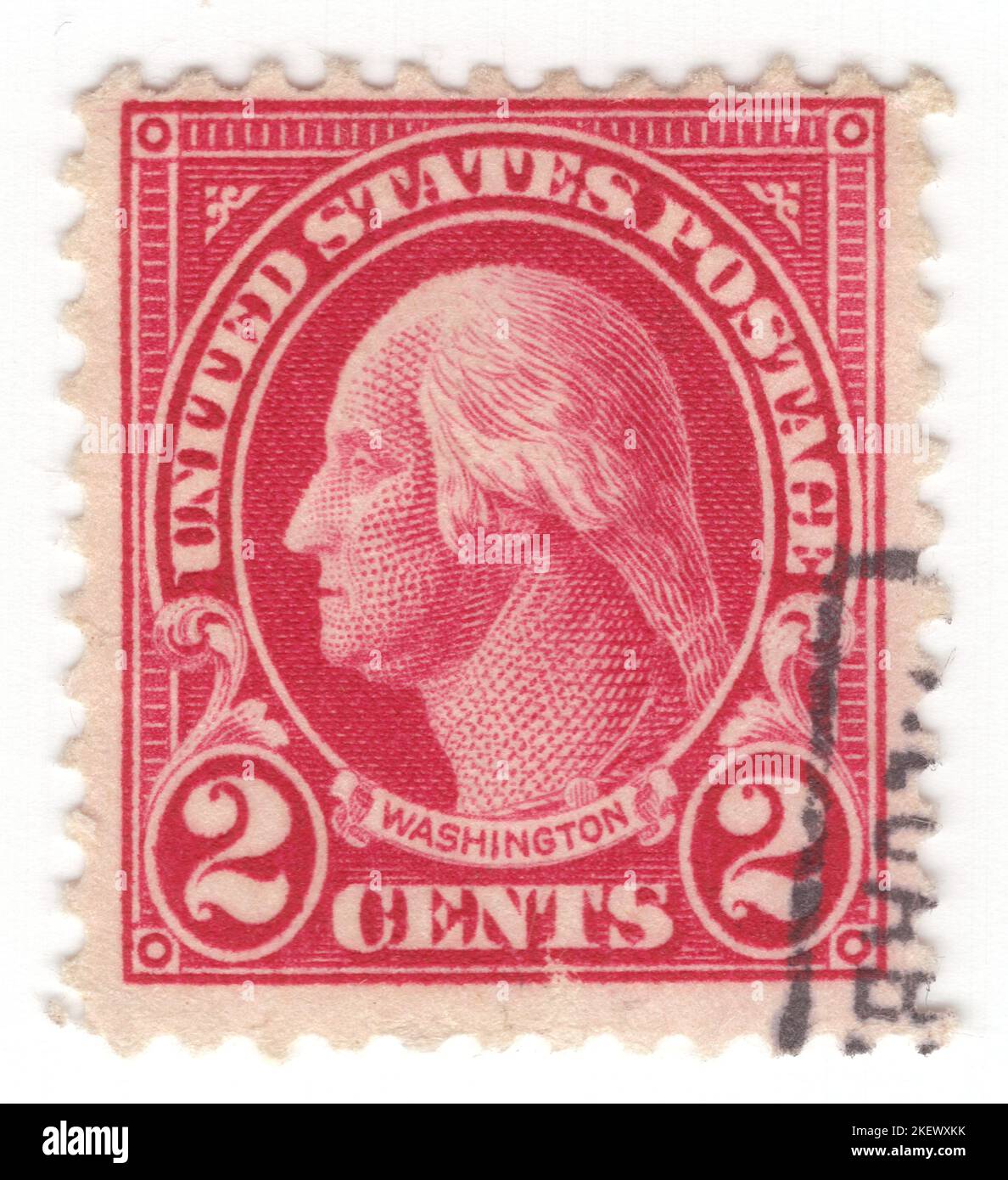 USA - 1923: Eine 2 Cent Carmine Briefmarke, die das Porträt von George Washington darstellt. Amerikanischer Militäroffizier, Staatsmann und Gründungsvater, der von 1789 bis 1797 als erster Präsident der Vereinigten Staaten diente. Vom Kontinentalkongress zum Kommandeur der Kontinentalarmee ernannt, führte Washington die Patriot-Kräfte zum Sieg im amerikanischen Revolutionskrieg und diente als Präsident des Verfassungskonvents von 1787, der die Verfassung der Vereinigten Staaten und der amerikanischen Bundesregierung schuf. Washington wurde als „Vater seines Landes“ bezeichnet Stockfoto