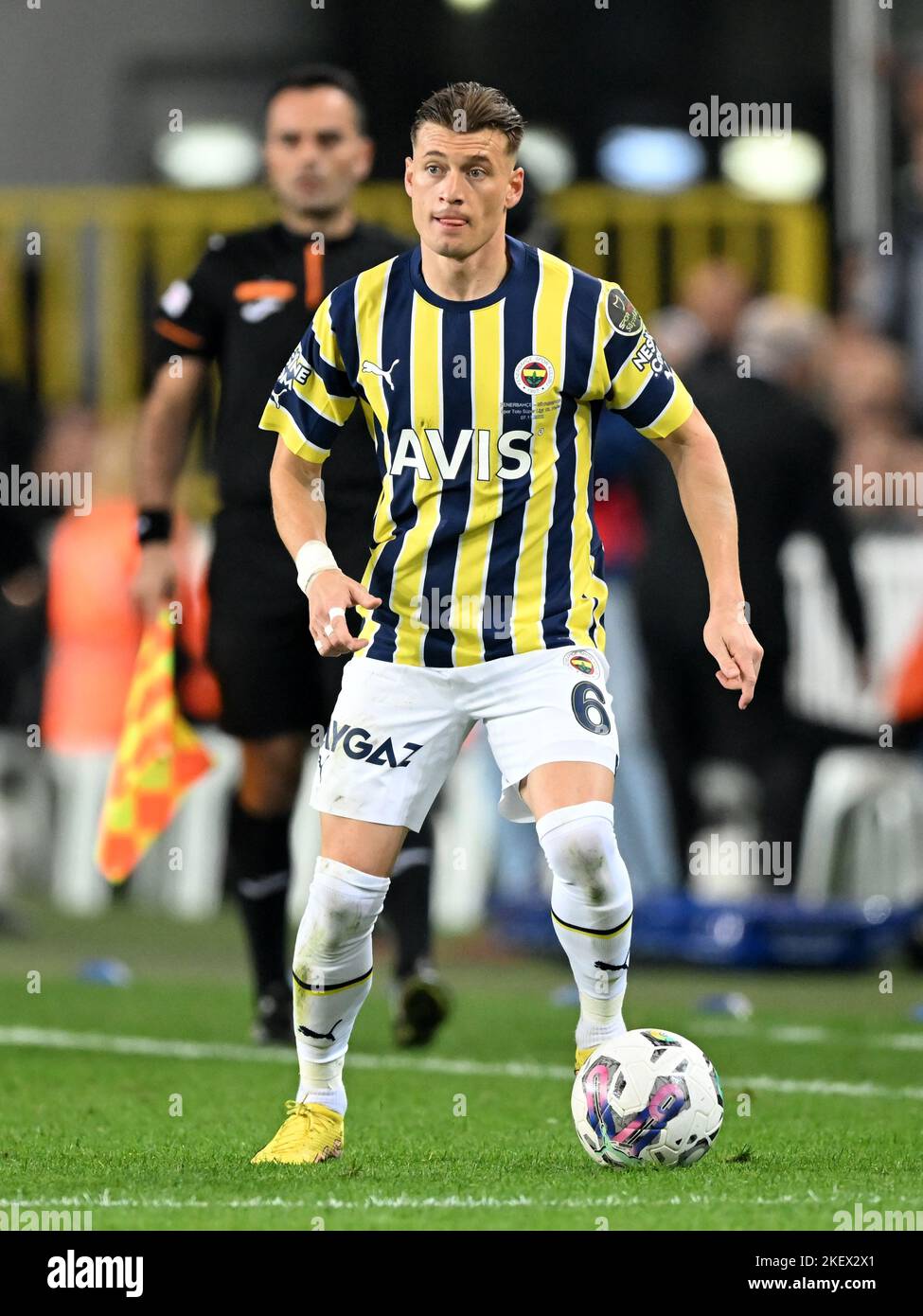 ISTANBUL Ezgjan Alioski von Fenerbahce SK während des türkischen