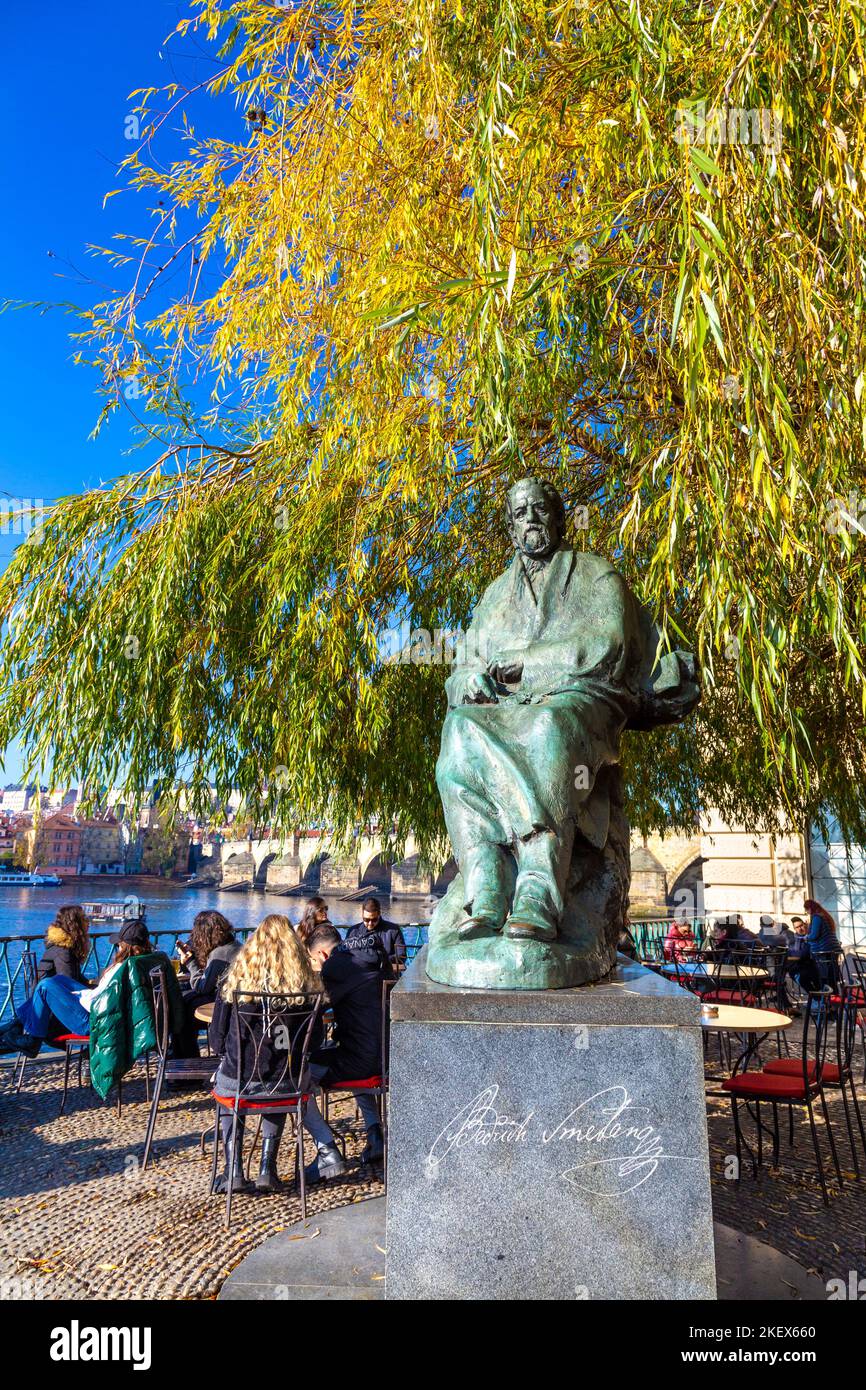 Statue des tschechischen Komponisten Bedřich Smetana in Novotneho Lavka, Prag, Tschechische Republik Stockfoto