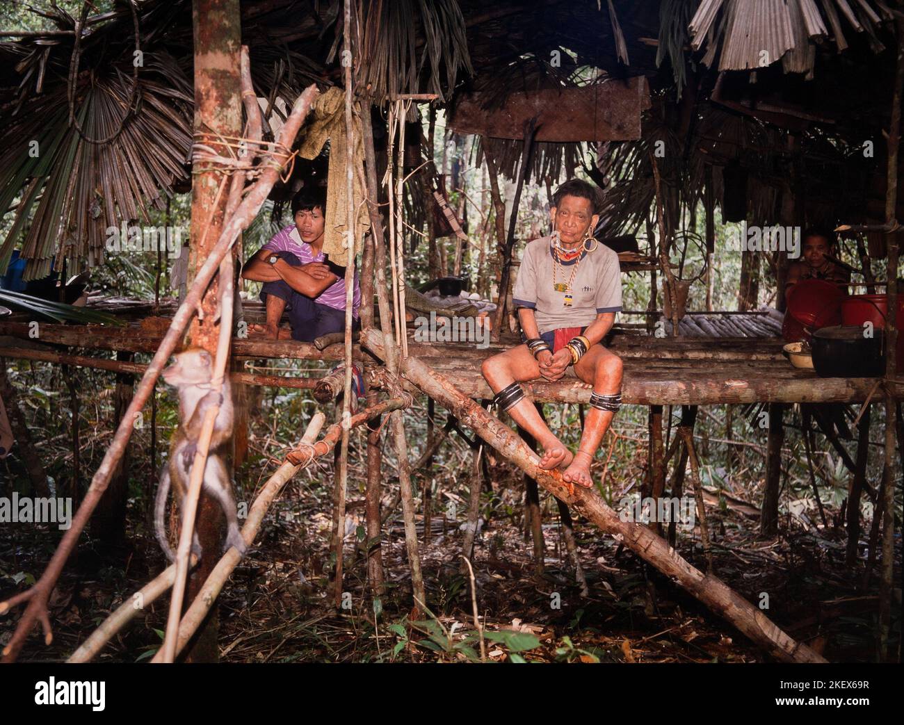 Indigene Penan-Ureinwohner von Sarawak, Borneo, Familiengruppe, Ostmalaysien Stockfoto