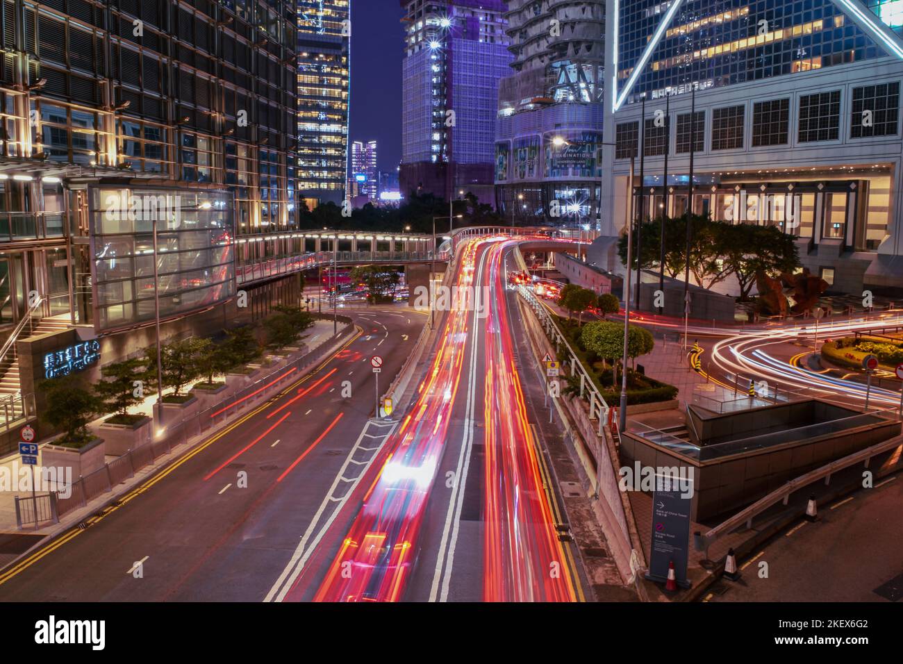 Die Straßen Hongkongs in der Nacht Stockfoto