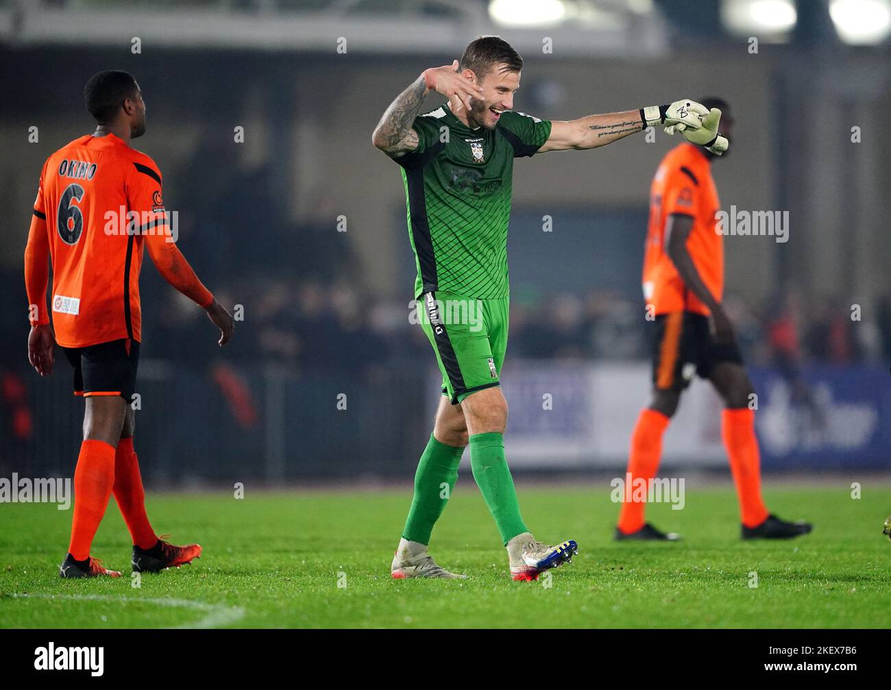 James Callan von Barnett feiert nach dem ersten Spiel des Emirates FA Cup im Melbourne Stadium, Chelmsford. Bilddatum: Montag, 14. November 2022. Stockfoto