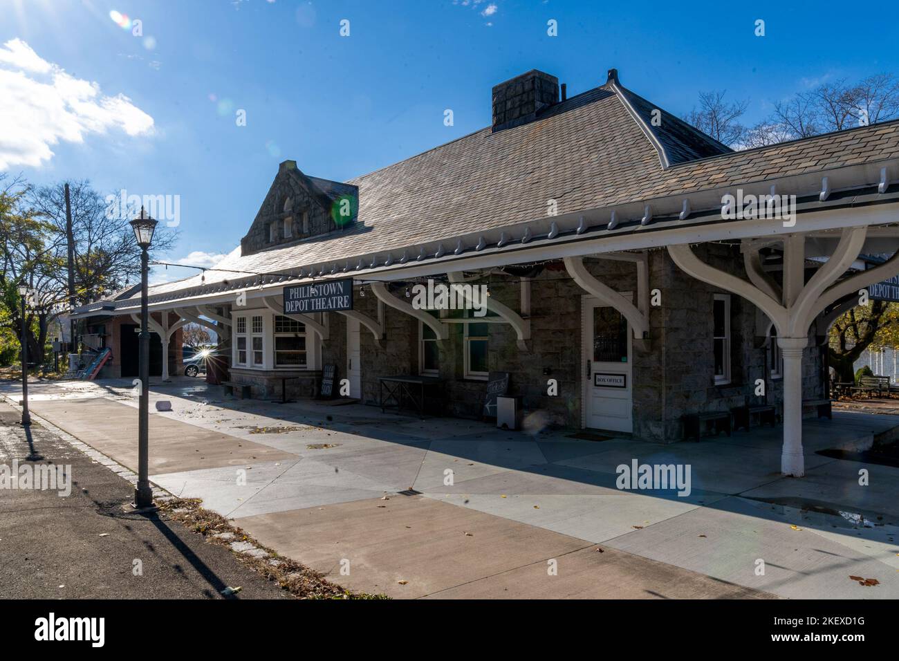 Garrison, NY - USA - 12. Nov. 2022 Landschaftsansicht des Philipstown Depot Theatre, einem einzigartigen Zentrum für darstellende Kunst in der Gemeinde Stockfoto