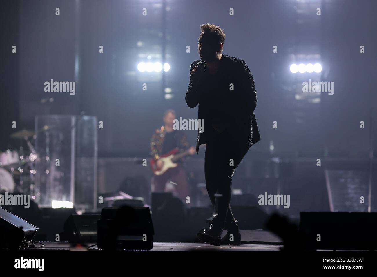 Assago, Italien. 14.. November 2022. Cesare Cremonini tritt während der Indoor Tour 2022 im Mediolanum Forum in Assago live auf der Bühne auf. (Foto: Fabrizio Carabelli/SOPA Images/Sipa USA) Quelle: SIPA USA/Alamy Live News Stockfoto