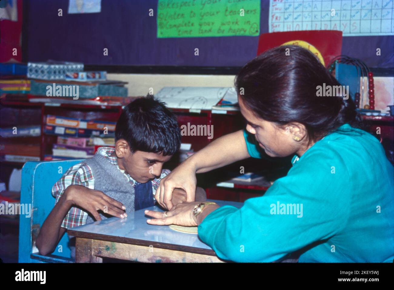 Spastische Kinder in der Schule in Bombay, Indien Stockfoto