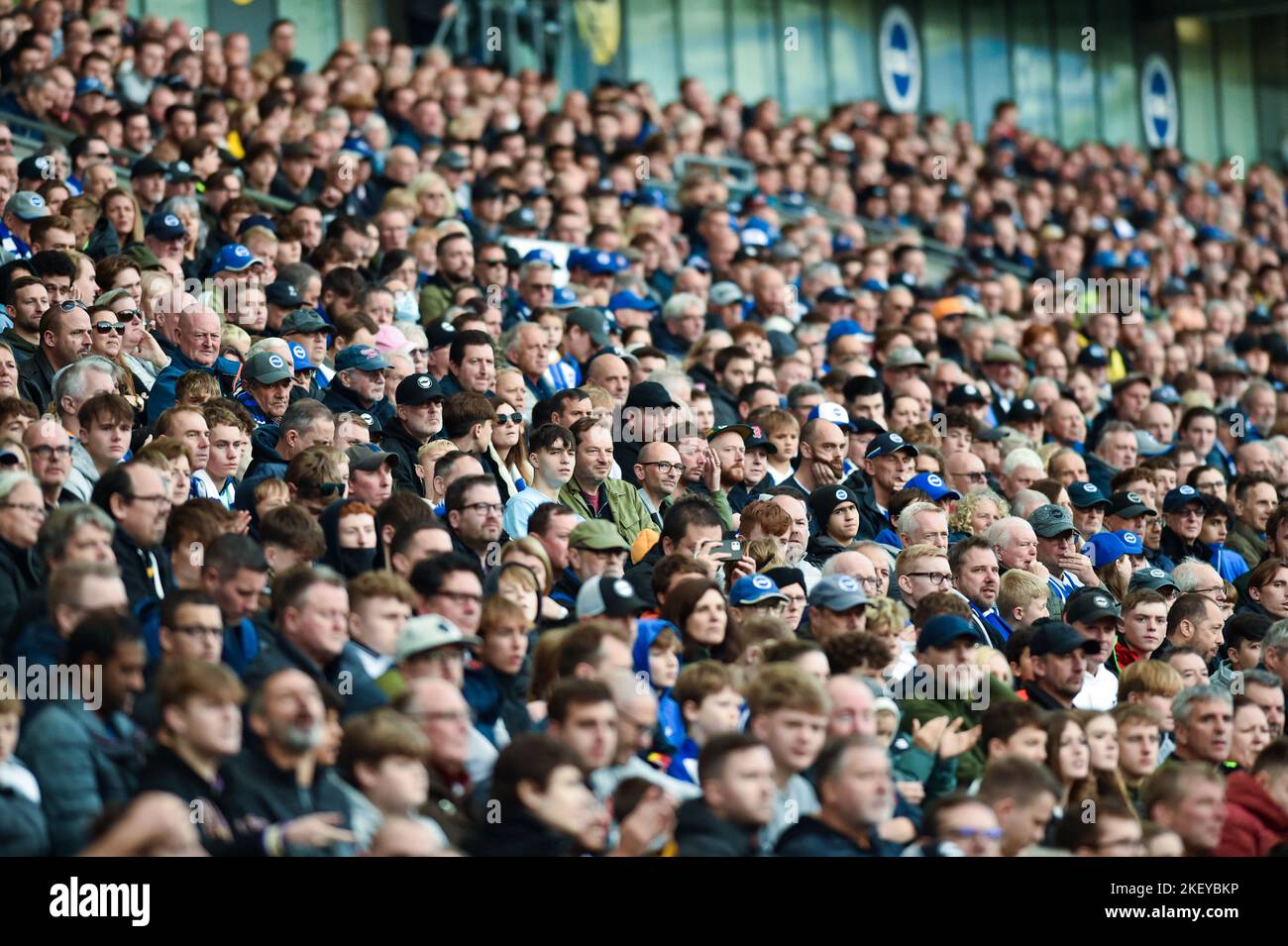 Fußballfreunde während des Premier League-Spiels zwischen Brighton & Hove Albion und Aston Villa im American Express Community Stadium , Brighton , Großbritannien - 13. November 2022 Photo Simon Dack/Tele Images. Nur redaktionelle Verwendung. Kein Merchandising. Für Fußballbilder gelten Einschränkungen für FA und Premier League. Keine Nutzung von Internet/Mobilgeräten ohne FAPL-Lizenz. Weitere Informationen erhalten Sie von Football Dataco Stockfoto