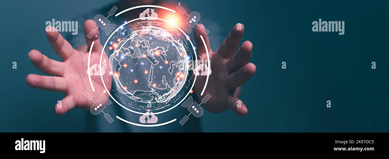 Business Intelligence-Kommunikation, Clouds und Satelliten-Orbit-Netzwerk, digitales Verbindungstechnologie-System, Big-Data-Analyse, Geschäftsmann ho Stockfoto