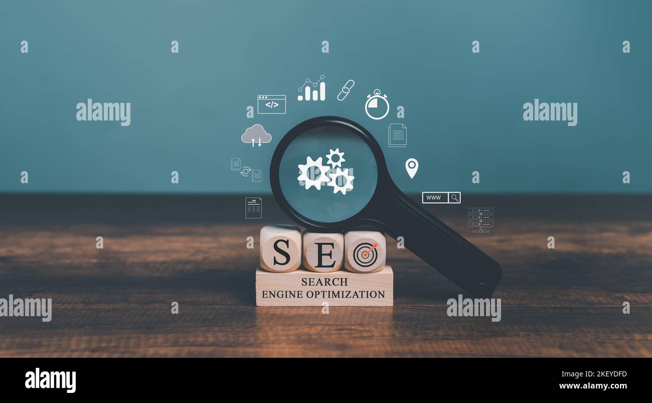 Suchmaschinenoptimierung (SEO) für Mobiltelefone, Smartphones, Computer, Webseiten, Webseiten, Social Media Ranking und Geschwindigkeit. Stockfoto