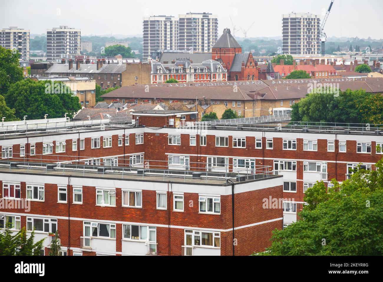 Luftaufnahme der Hoxton-Gegend in London mit einer Mischung aus Wohnsiedlungen, Hochhaus und Flachbau Stockfoto