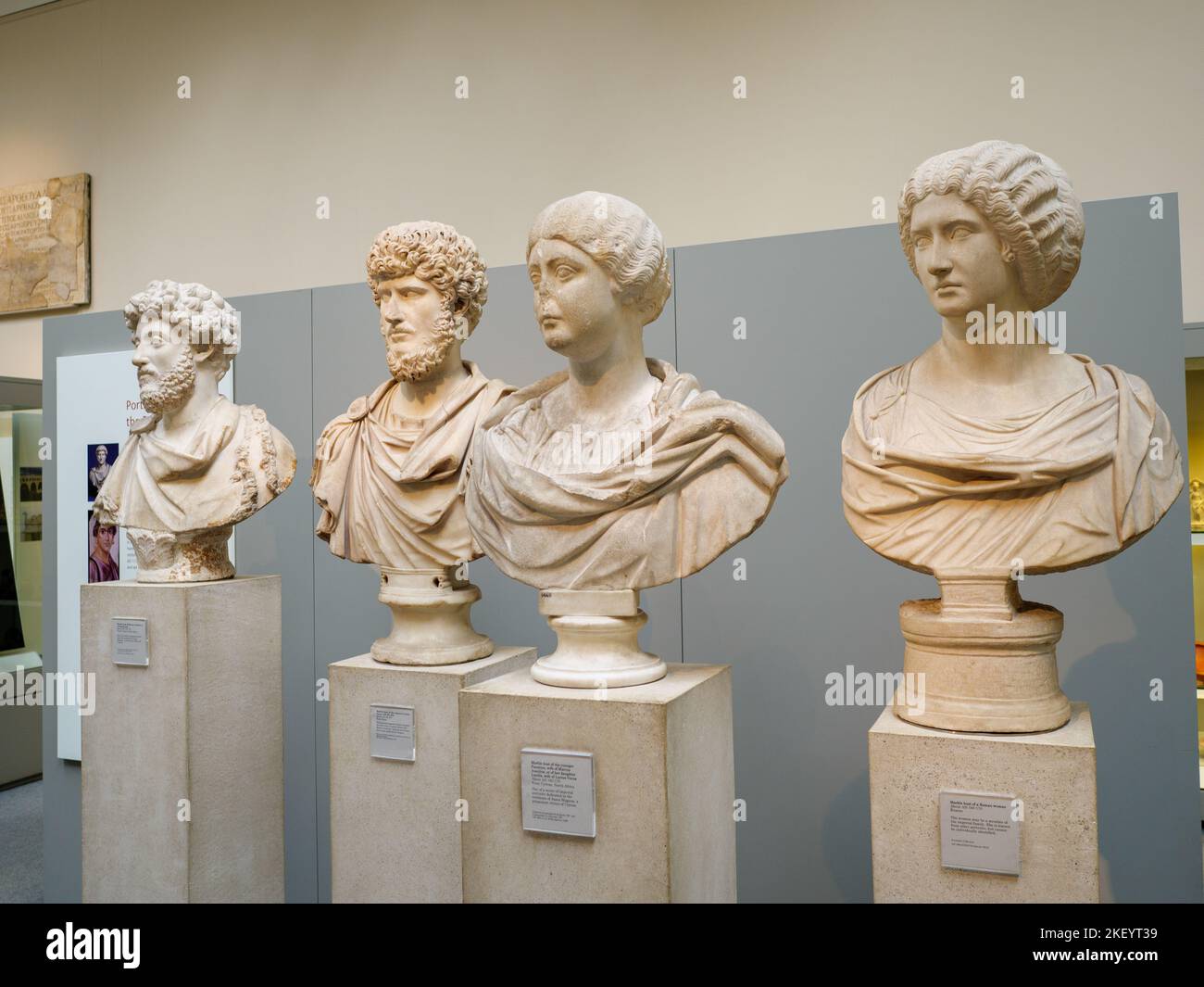 Marmorbüsten römischer Kaiser und Eliten, ausgestellt im British Museum, London, Großbritannien Stockfoto