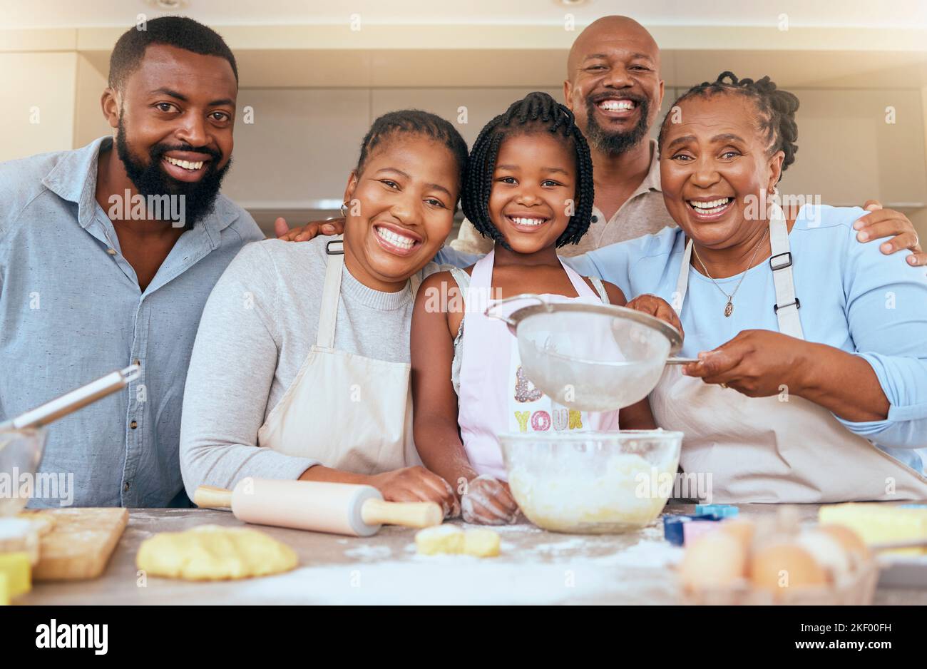 Happy Black Familienportrait, Backen oder Kochen Bildung in der Küche für Pizza, Lernen Entwicklung oder Unterricht Kind im Haus. Hobby, Bäckerei oder glücklich Stockfoto