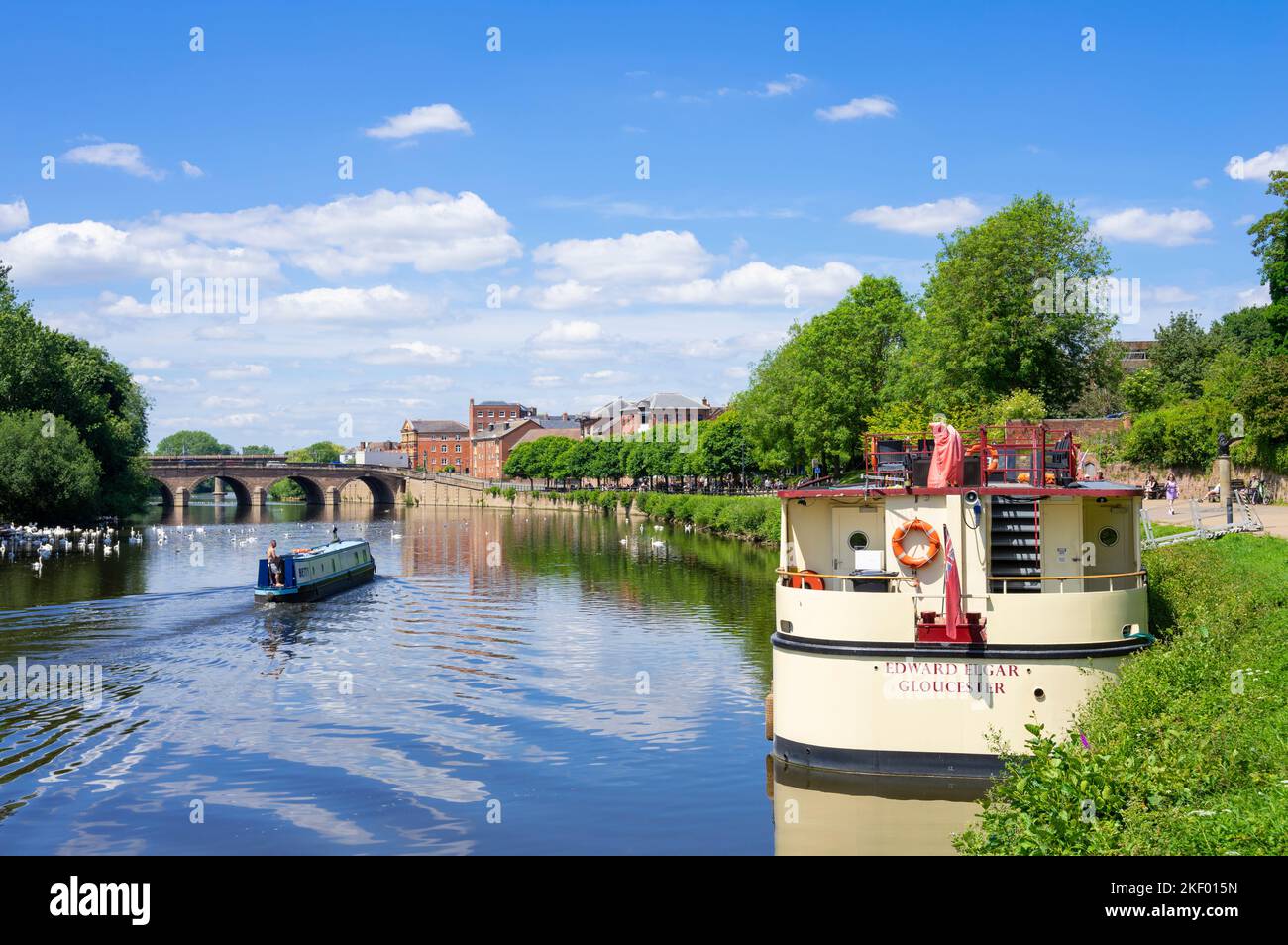 Worcester River Severn die MV Edward Elgar ein Hotelschiff im Binnenland, das am Ufer des Flusses Severn Worcester Worcestershire England GB Europa festgemacht hat Stockfoto