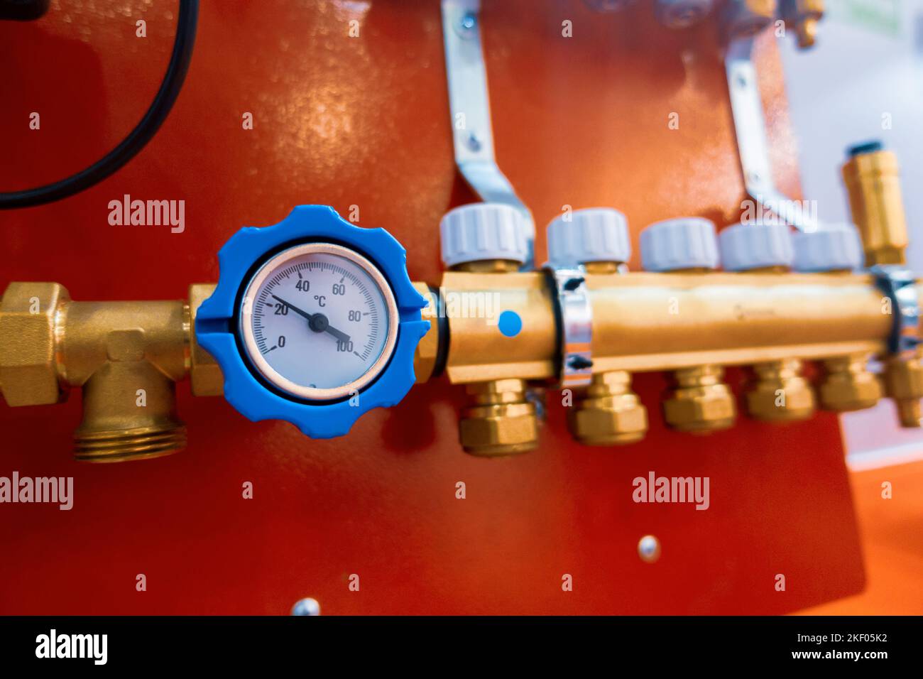 Thermometer für Heizungs- und Wasserversorgungssysteme. Stockfoto