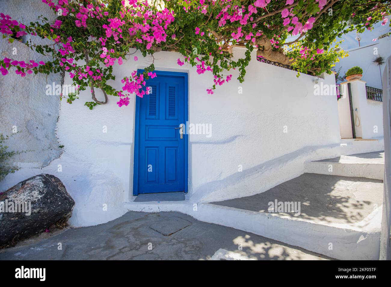 Sommerziel Europa. Reisekonzept, Sonnenuntergang malerische Landschaft der Insel Santorini, Oia, Griechenland. Caldera Blick, bunte Wolken, Traum Stockfoto