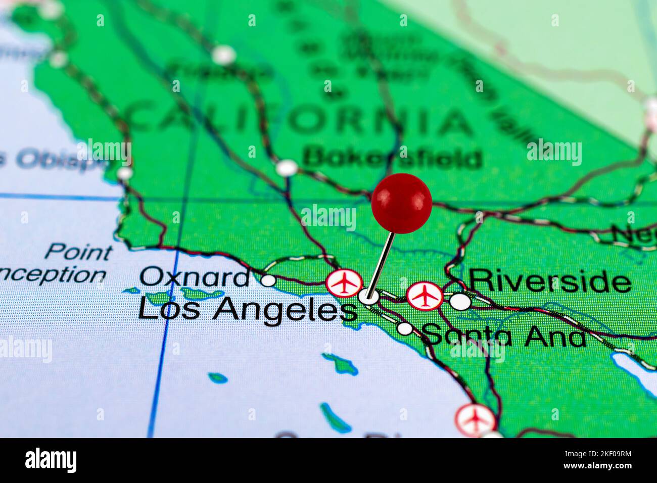 Los Angeles Landkarte. Nahaufnahme der Karte von Los Angeles mit roter Nadel. Karte mit rotem Punkt von Los Angeles in den USA. Stockfoto
